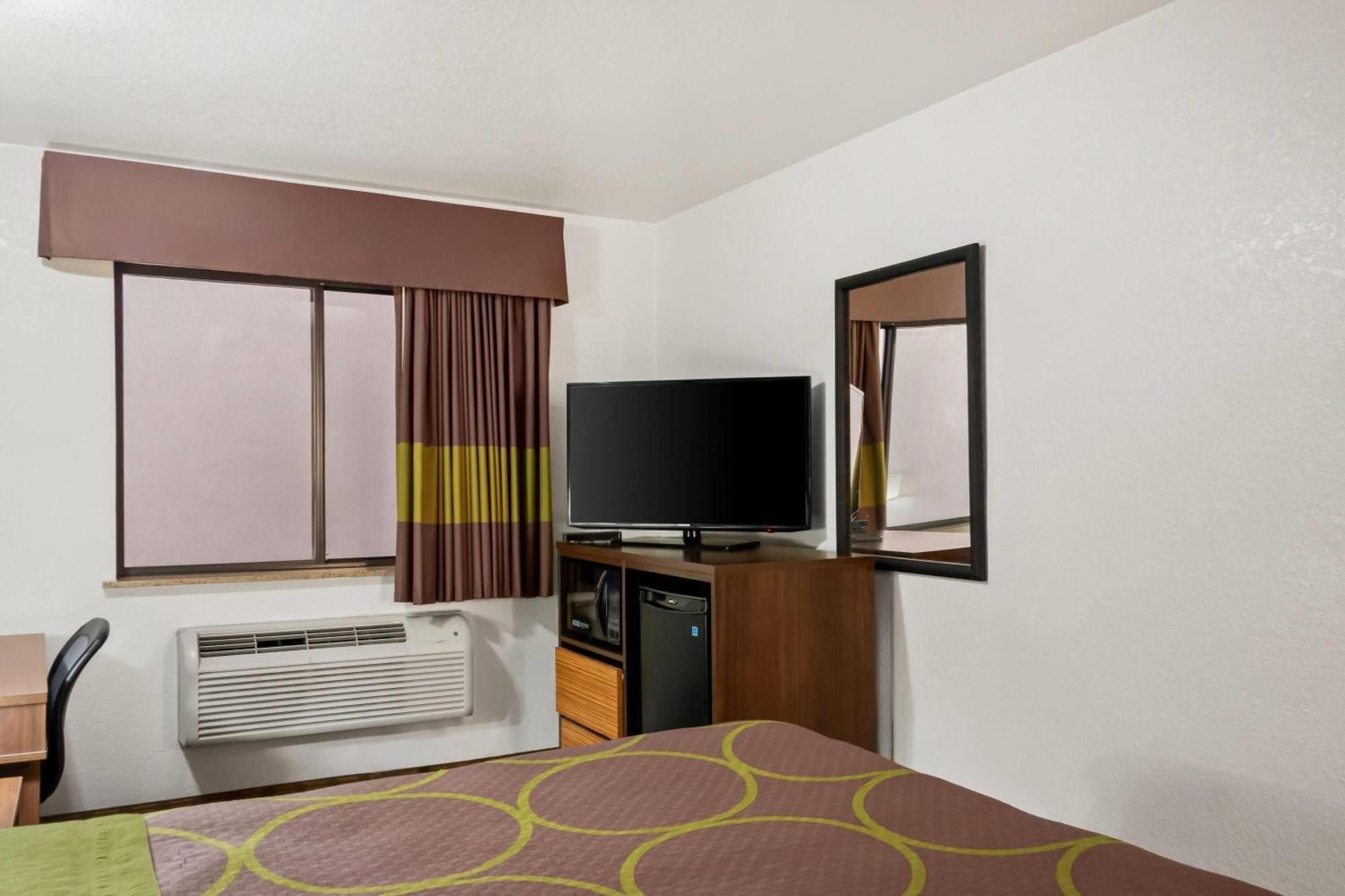 Hotel Super 8 By Wyndham Santa Rosa Exteriér fotografie